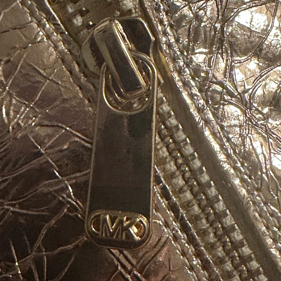 New Michael Kors
Cosmo Crinkle Metallic Leather Kitten Heel Booties - Picture 8 of 11